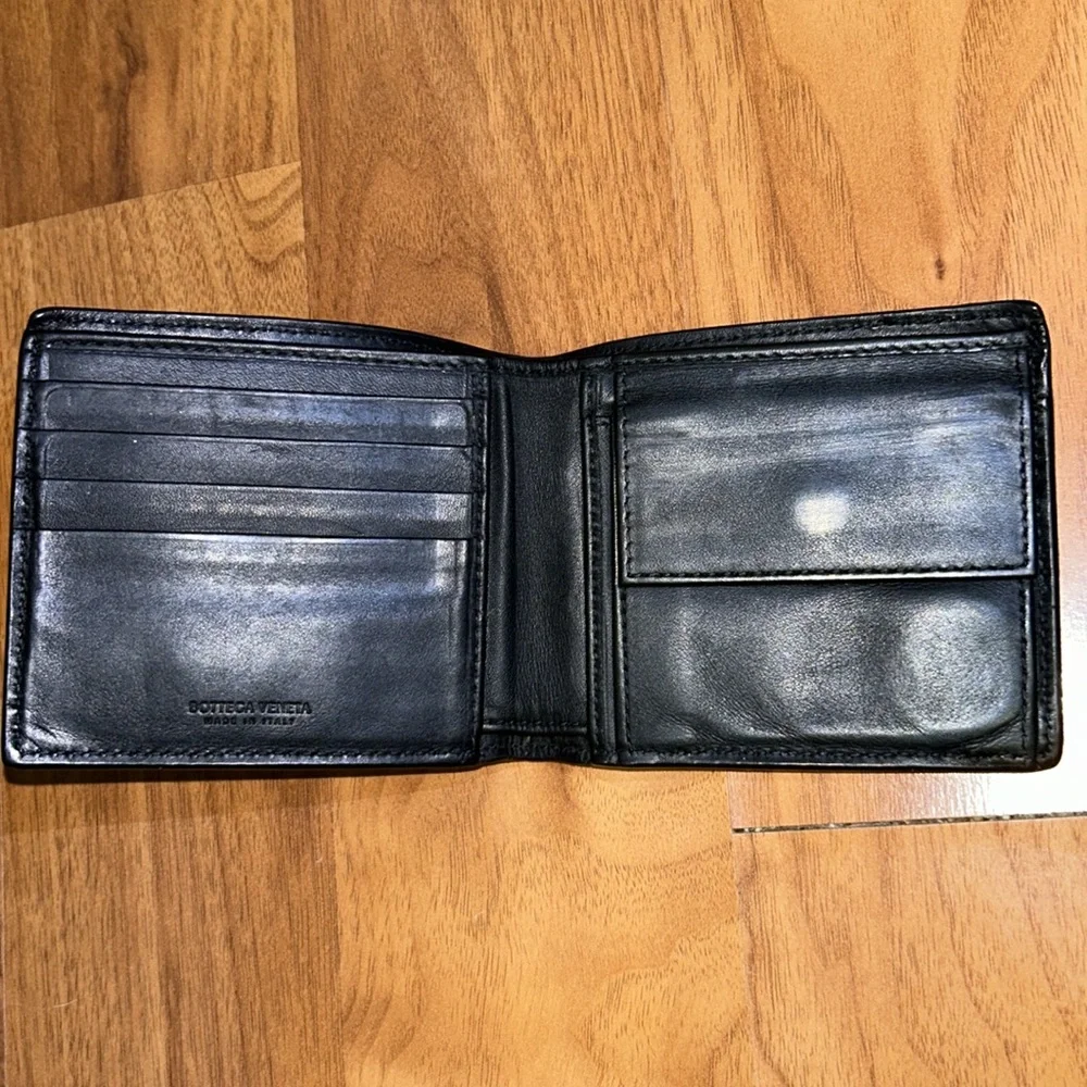Authentic Bottega Veneta Intrecciato Leather Bifold Wallet